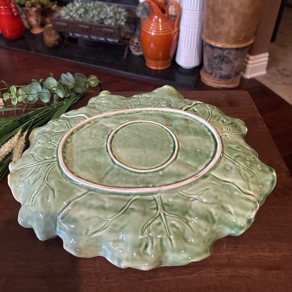 14” x 12” Vintage Majolica Cabbage Leaf Serving Plate With Attached Bowl - Picture 4 of 4
